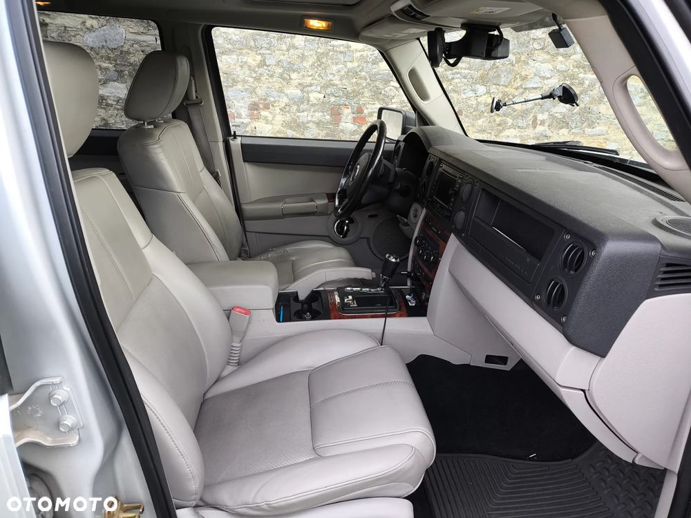 Jeep Grand Cherokee - 16