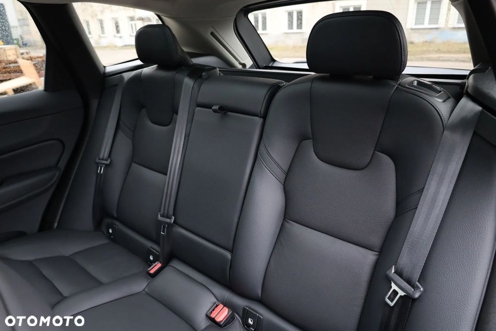 Volvo XC 60 B5 B AWD Ultimate Dark - 20