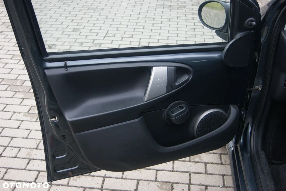 Toyota Aygo Connect - 17