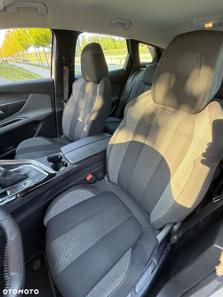Peugeot 3008 1.2 PureTech Active Pack S&S - 17