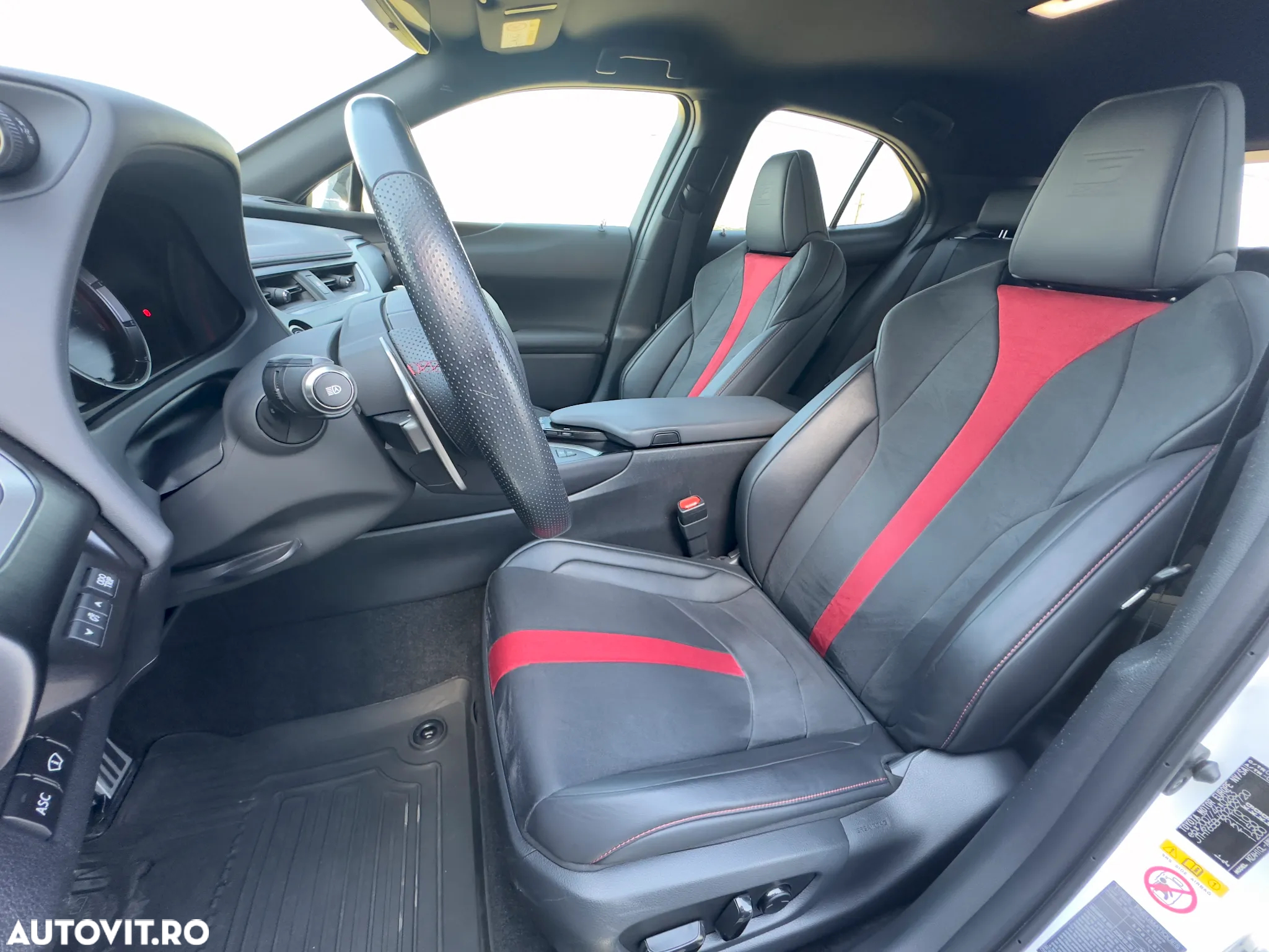 Lexus UX 250h F SPORT - 10