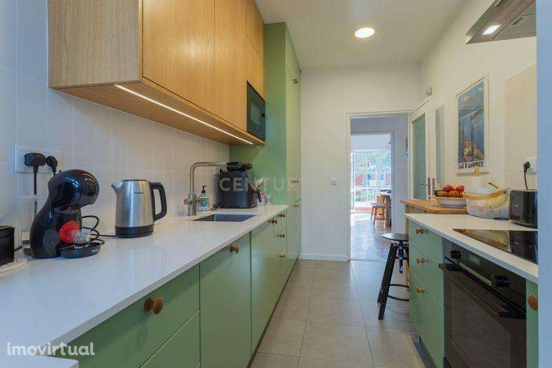 Apartamento T2+1 em Cascais com Vista e Varanda, numa zona Calma, pert - Grande imagem: 2/40