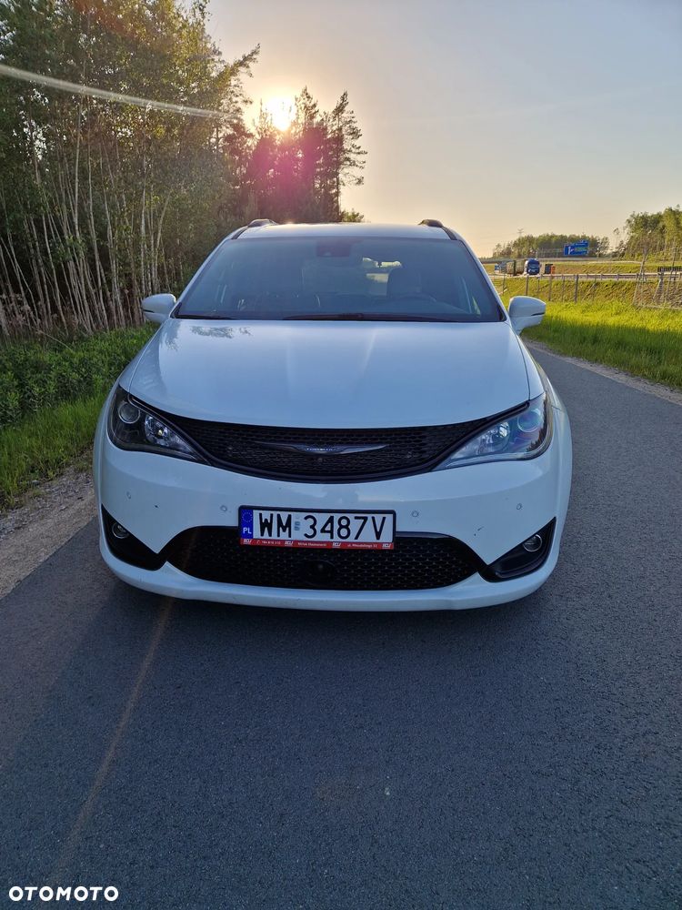 Chrysler Pacifica - 26