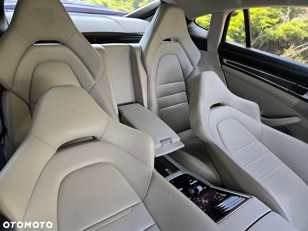 Porsche Panamera 4S - 9