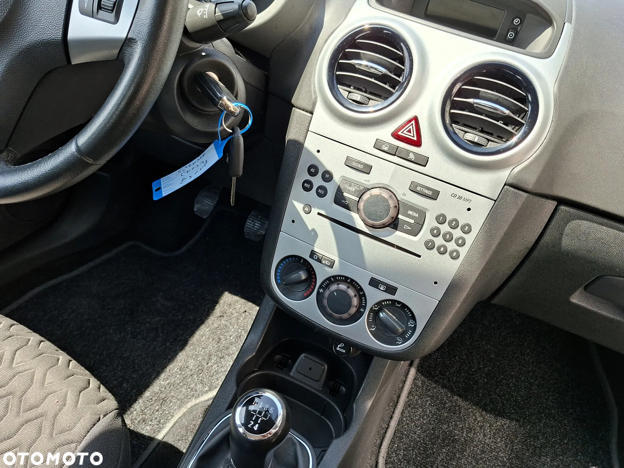 Opel Corsa 1.2 16V Edition / Active - 13