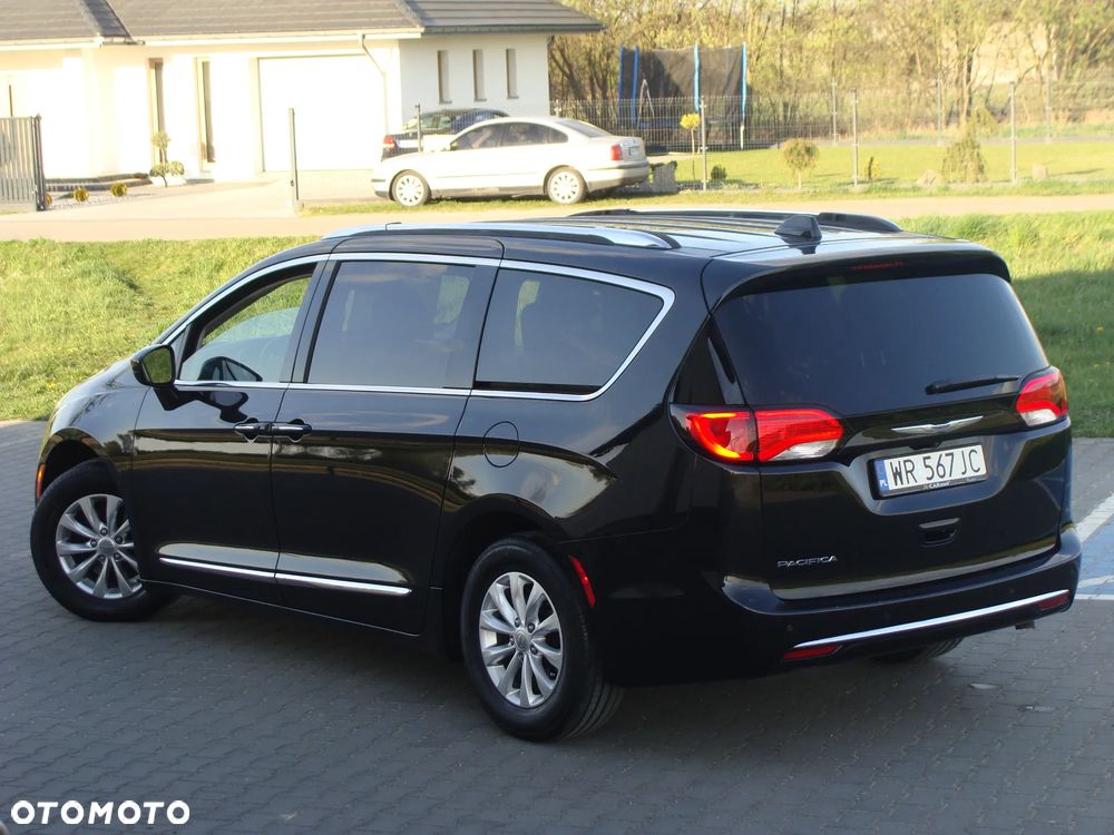 Chrysler Pacifica - 3