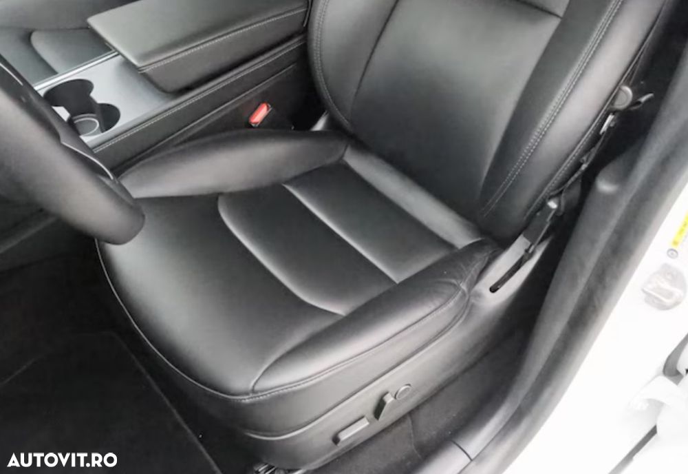 Tesla Model Y - 9