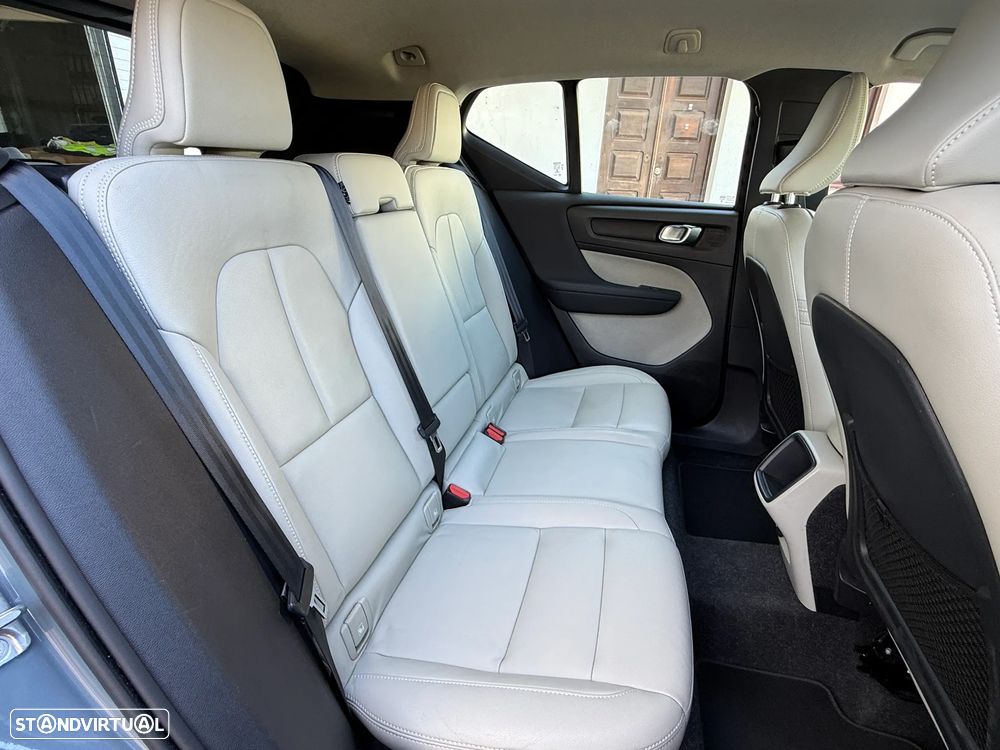 Volvo XC 40 2.0 D3 Momentum Plus Geartronic - 21
