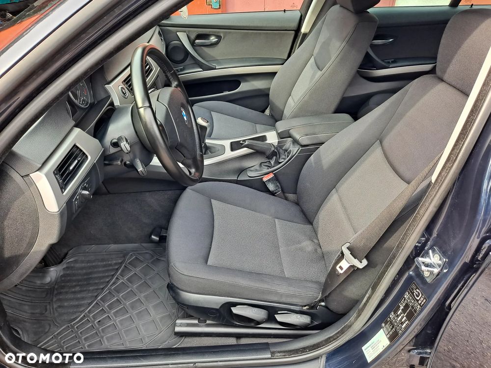 BMW Seria 3 320i - 8