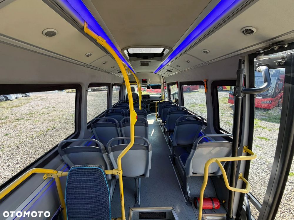 Mercedes-Benz Sprinter 517 - 18