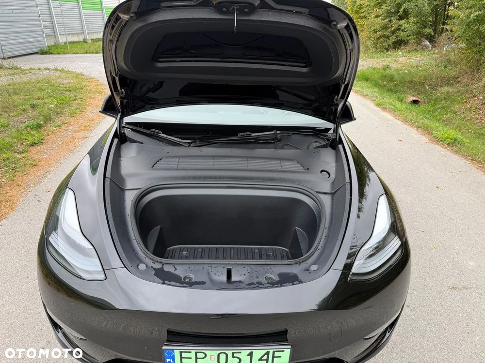 Tesla Model Y - 14