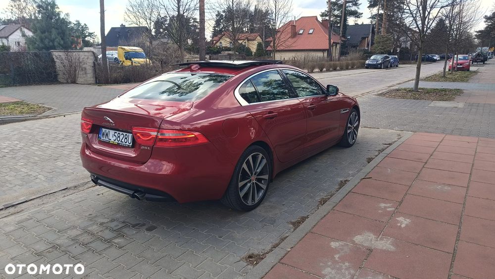 Jaguar XE 25t Prestige - 5