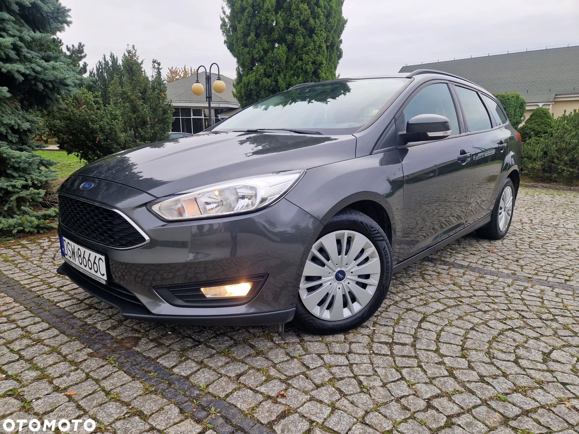 Ford Focus Turnier 1.0 EcoBoost Start-Stopp-System ACTIVE STYLE - 1