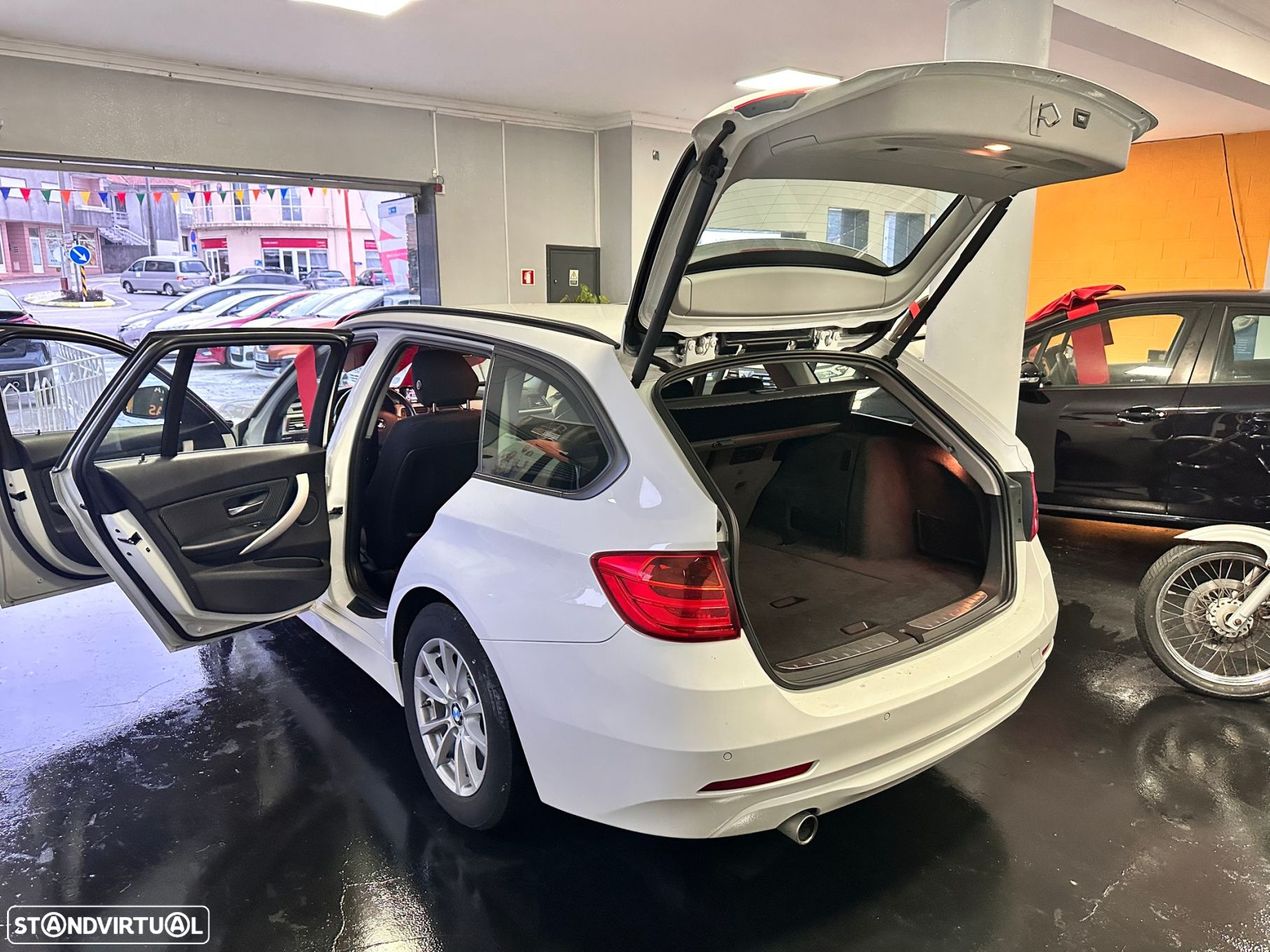 BMW 320 d Touring Auto Exclusive - 10