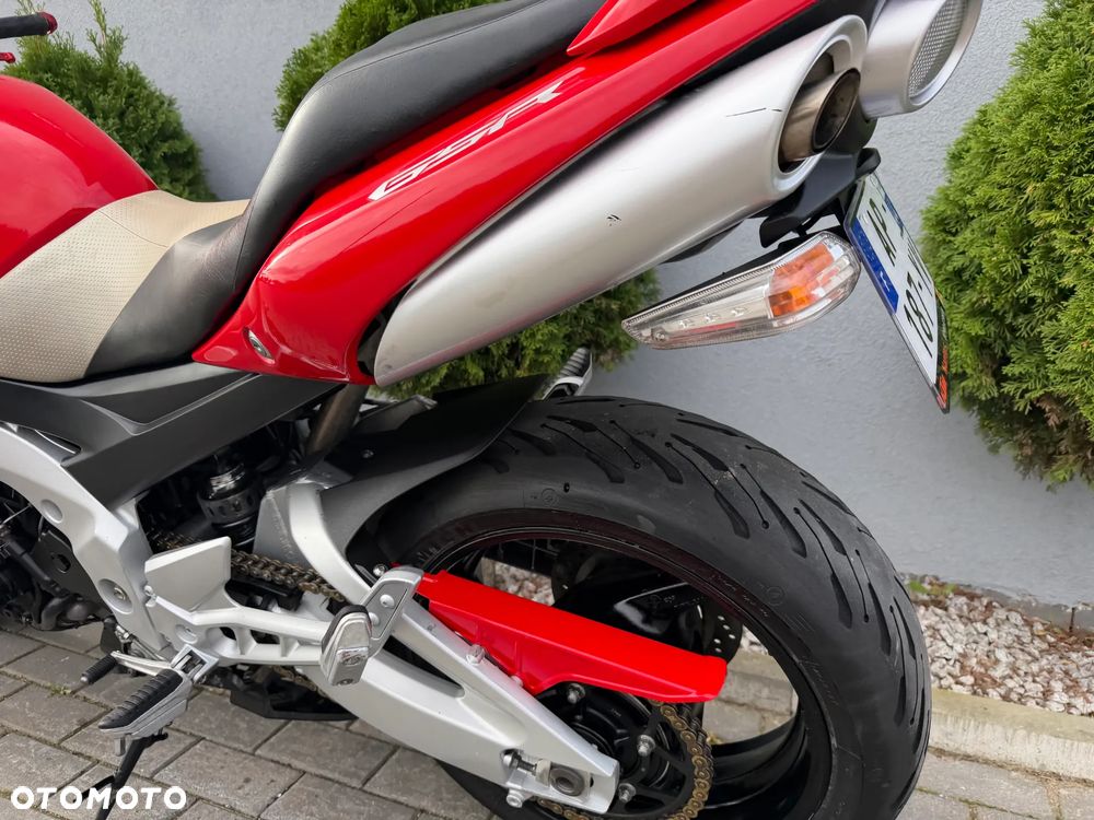 Suzuki GSR - 34