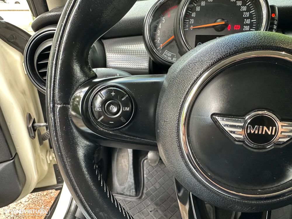 MINI 5 Portas Cooper D - 19