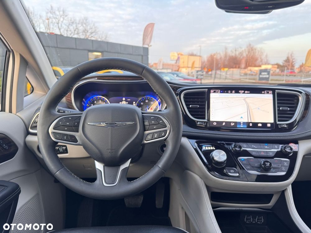 Chrysler Pacifica - 12