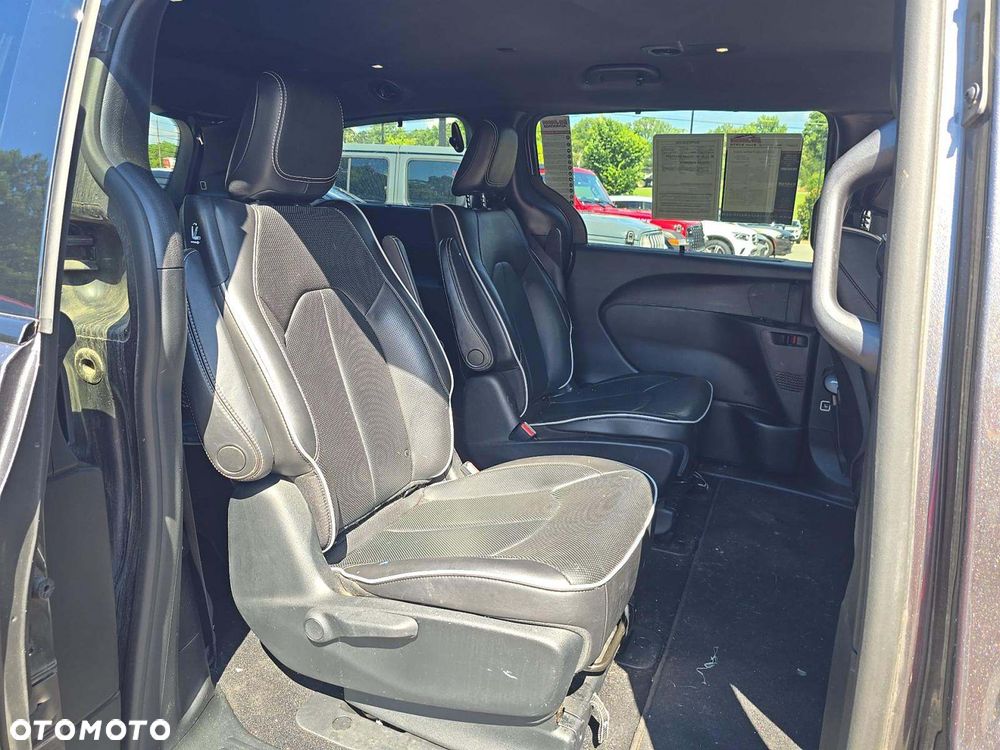 Chrysler Pacifica - 10