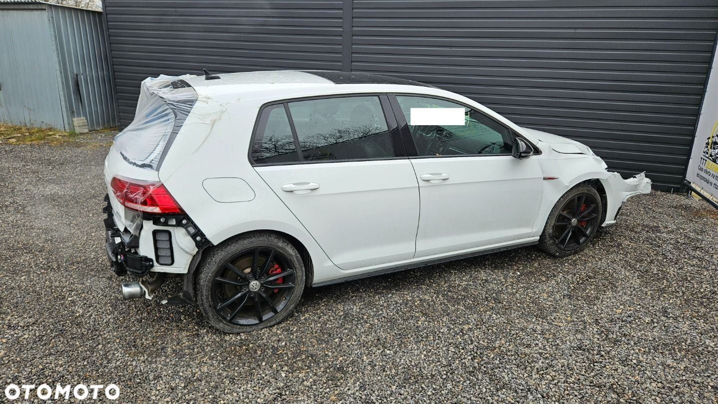 Volkswagen Golf - 21