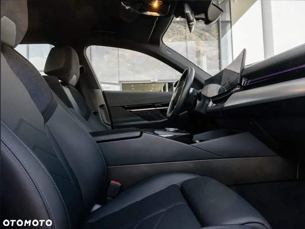 BMW Seria 5 520i mHEV - 8