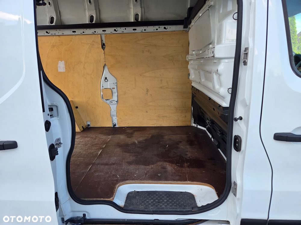 Renault Trafic Furgon - 11