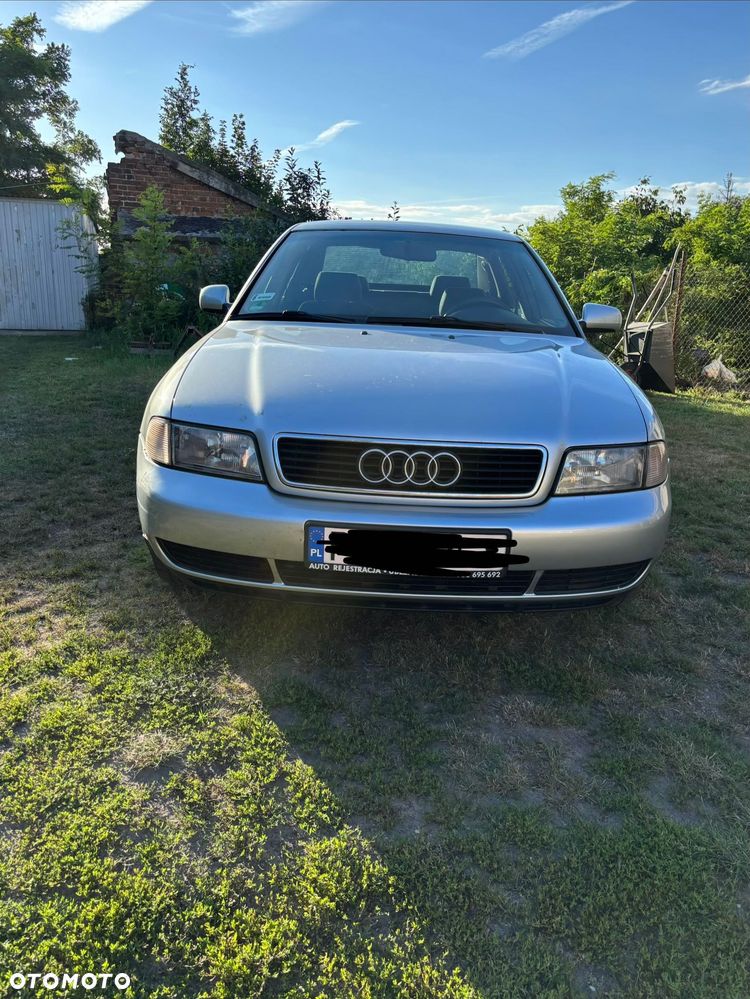 Audi A4 Limousine - 1