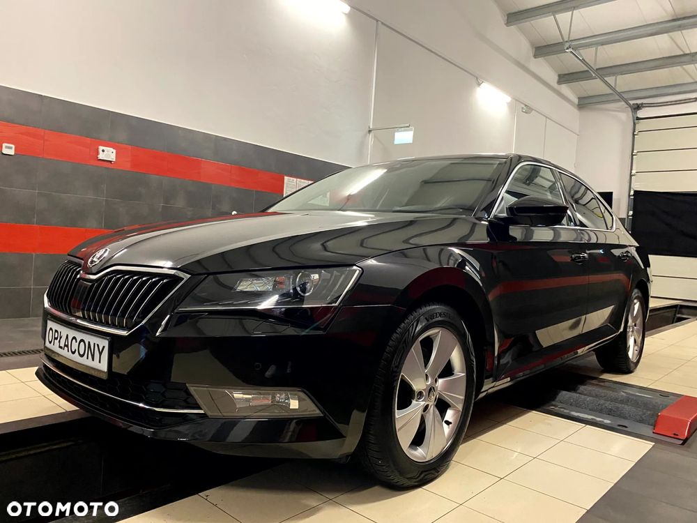 Skoda Superb 2018 photo 2