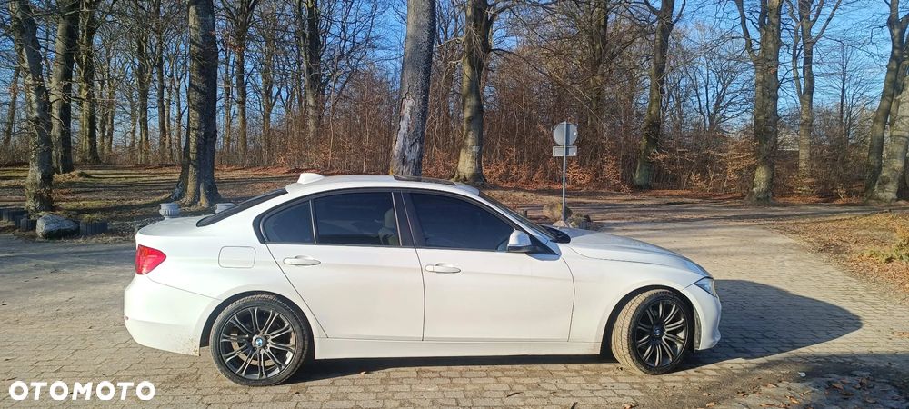 BMW Seria 3 320i Sport-Aut Sport Line - 9