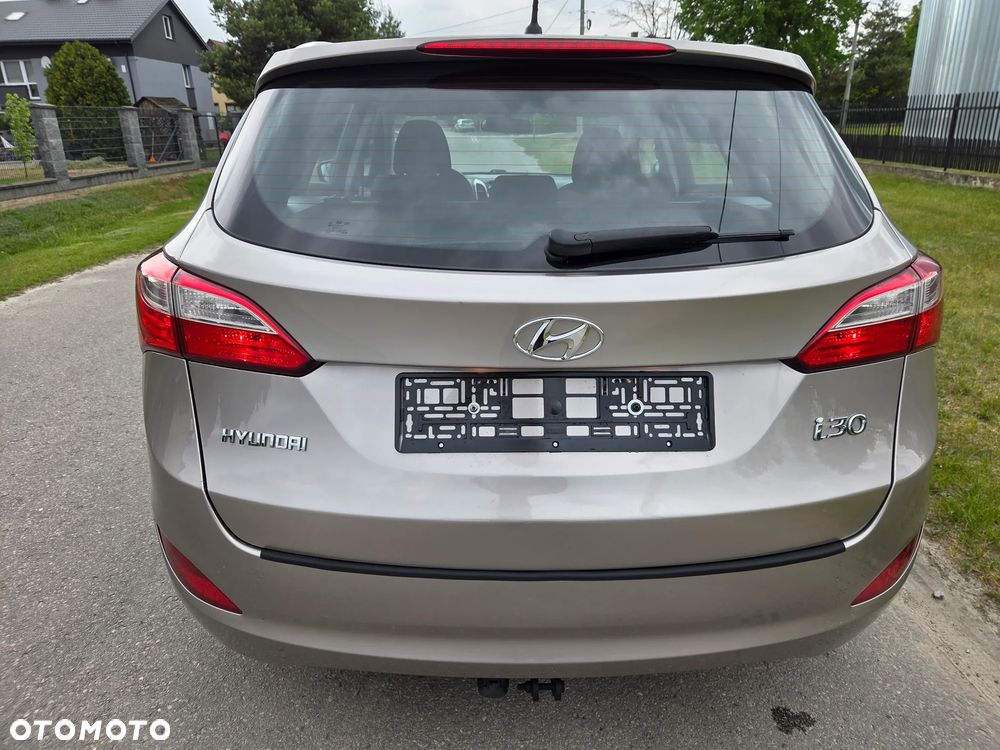 Hyundai i30 blue 1.6 CRDi Trend - 16