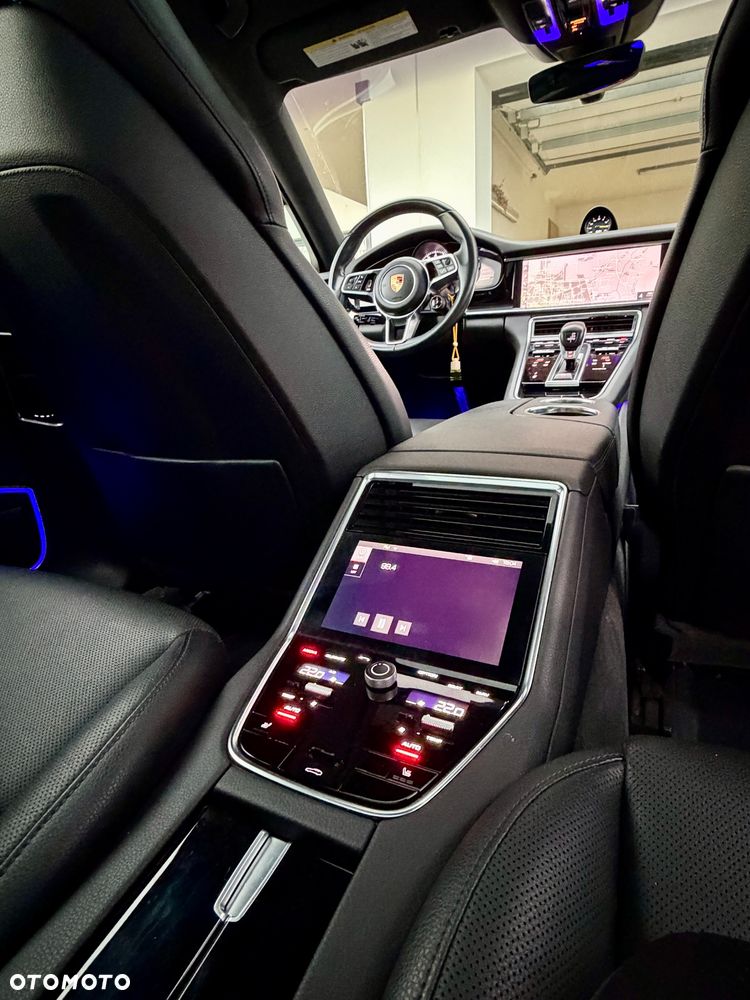 Porsche Panamera 4 - 18