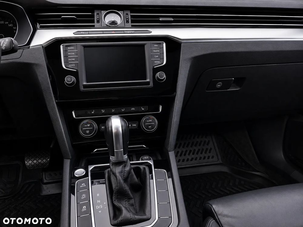Volkswagen Passat 2.0 TDI SCR DSG Highline - 19
