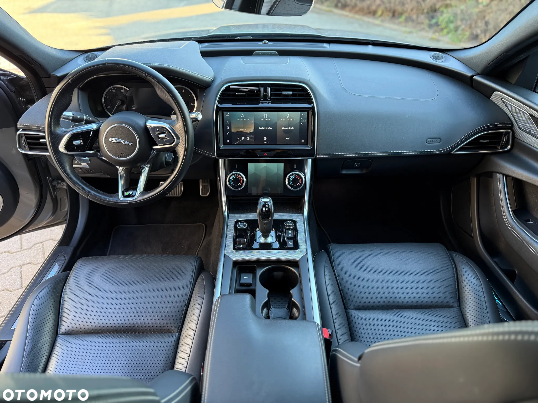 Jaguar XE 2.0 P250 R-Dynamic Black - 8