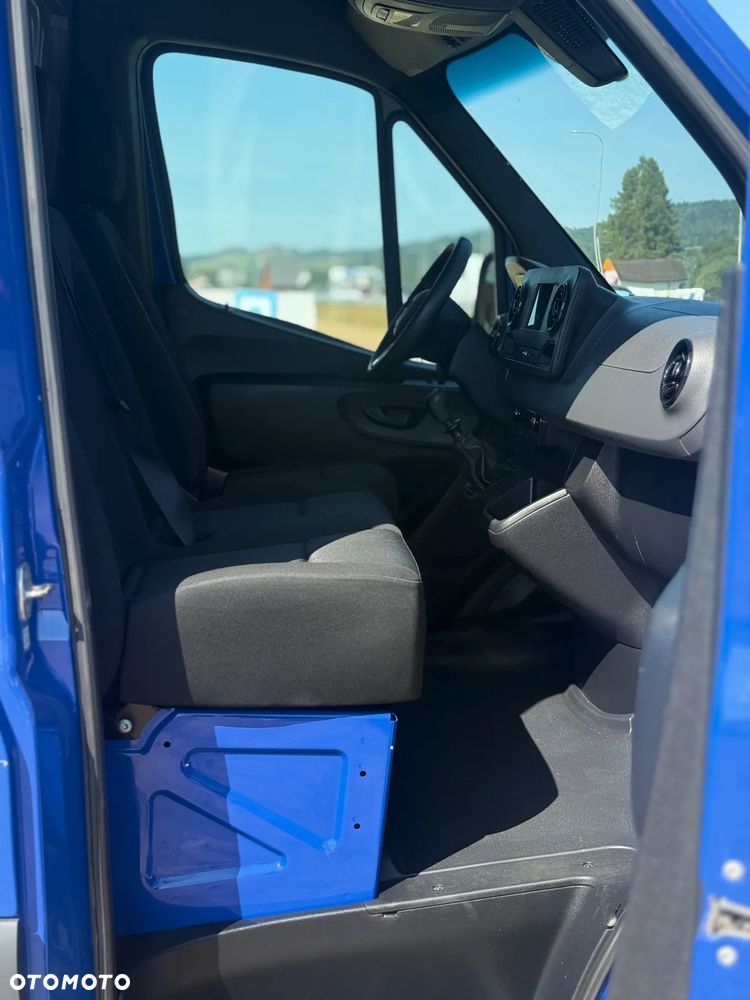 Mercedes-Benz Sprinter - 13