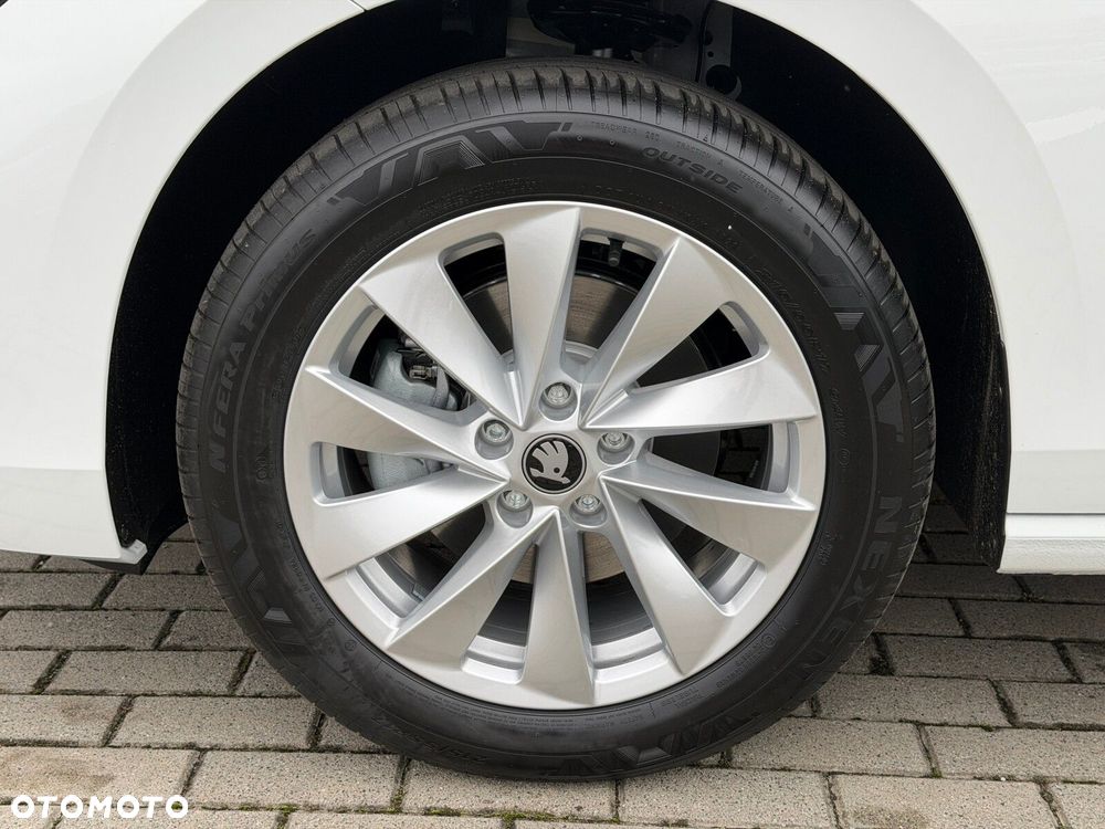 Skoda Superb 2.0 TDI SCR Essence DSG - 9
