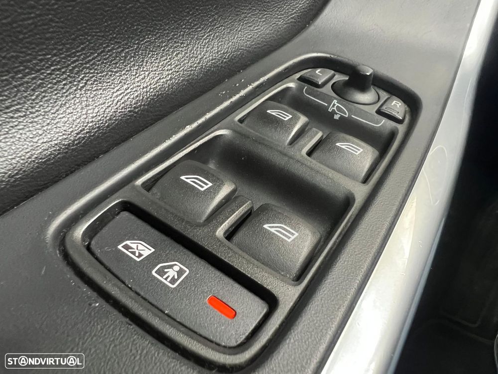 Volvo V60 2.4 D6 R-Design Sum.AWD Phev - 38