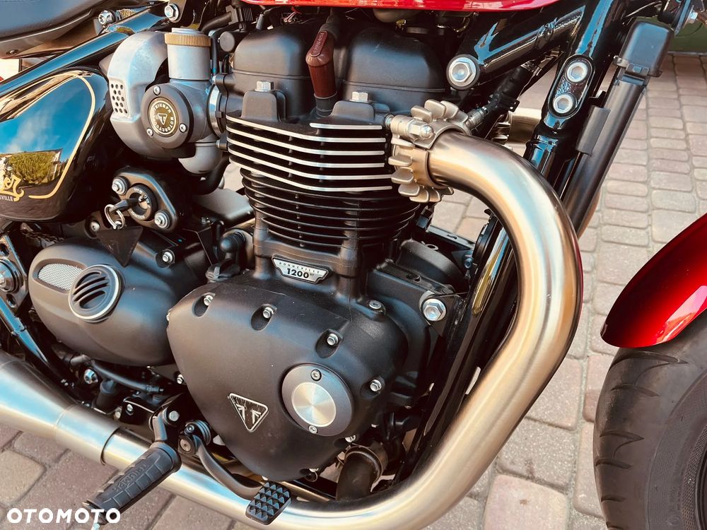 Triumph Bonneville Bobber - 19