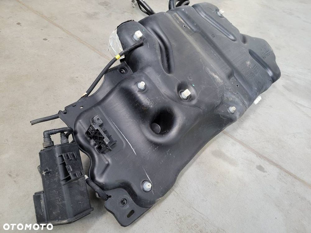 ZBIORNIK PALIWA BAK 1.6 BENZYNA PEUGEOT 5008 II 9829060580 9827785780 - 10