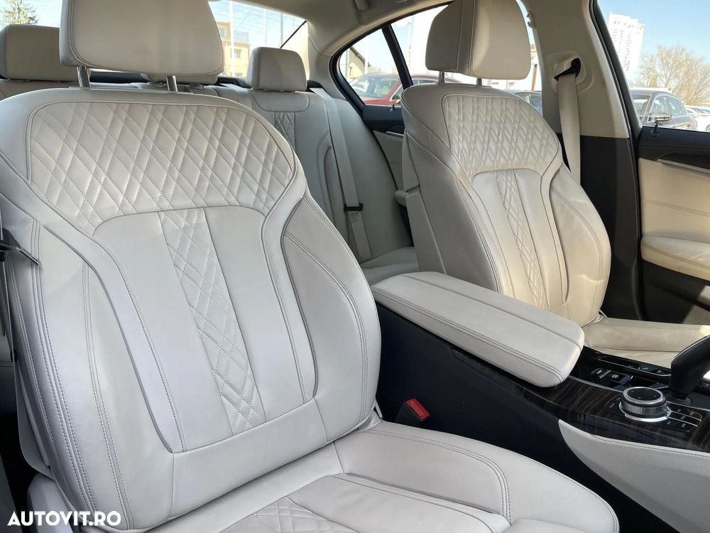BMW Seria 5 530e Aut. Luxury Line - 33