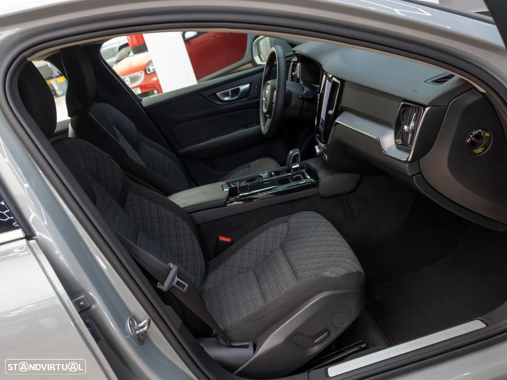 Volvo V60 2.0 T6 AWD TE Essential - 12