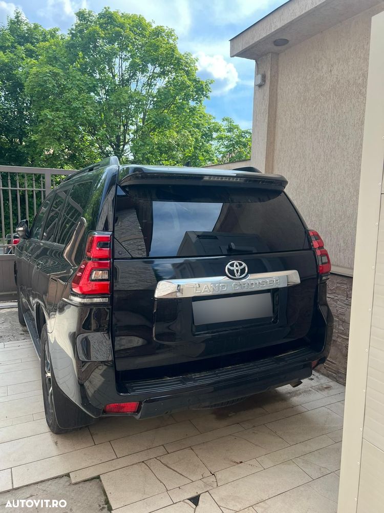Toyota Land Cruiser 2.8l D-4D 204 CP A/T 7 locuri Luxury AVS Black - 2