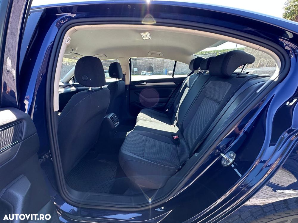 Volkswagen Passat - 14