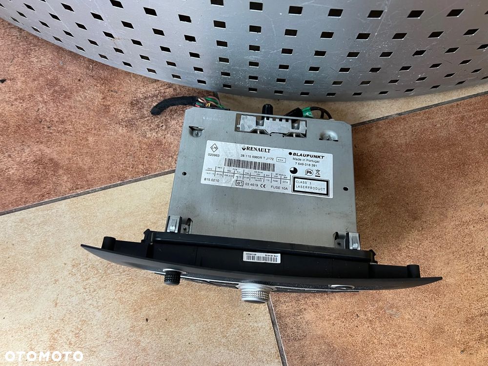 RADIO NAVI RENAULT LAGUNA III 281156980R - 2