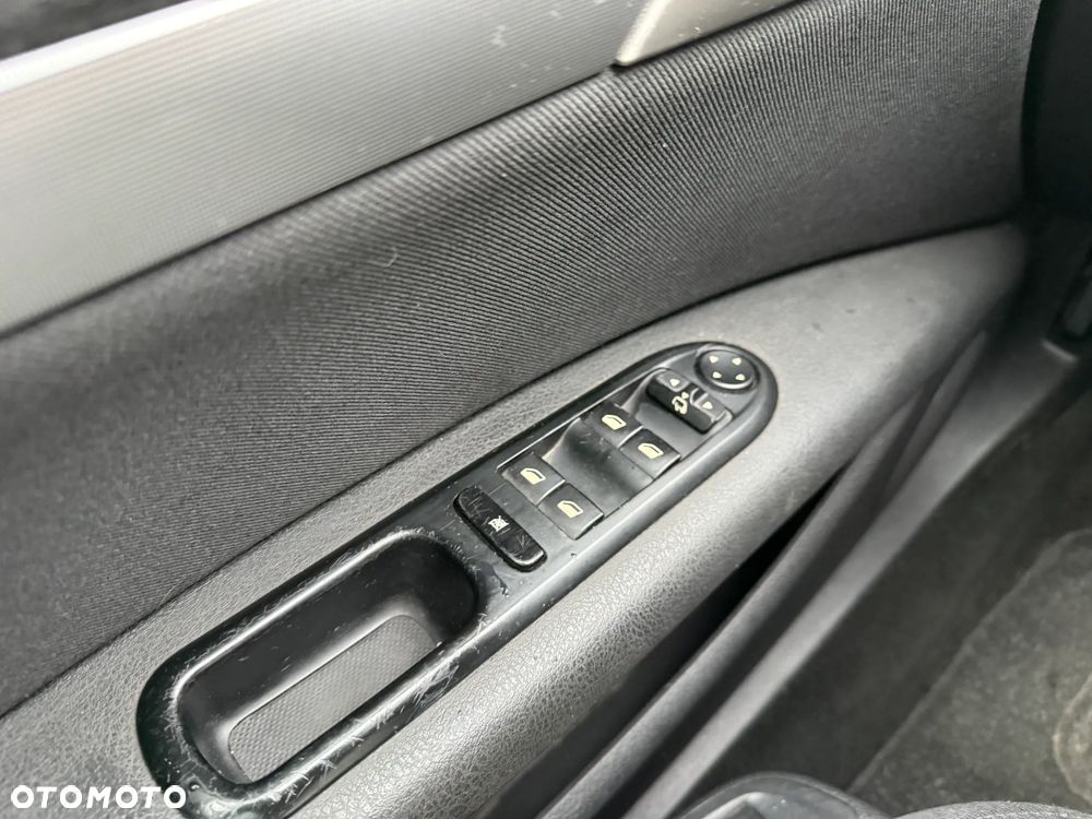 Peugeot 407 SW 140 - 16