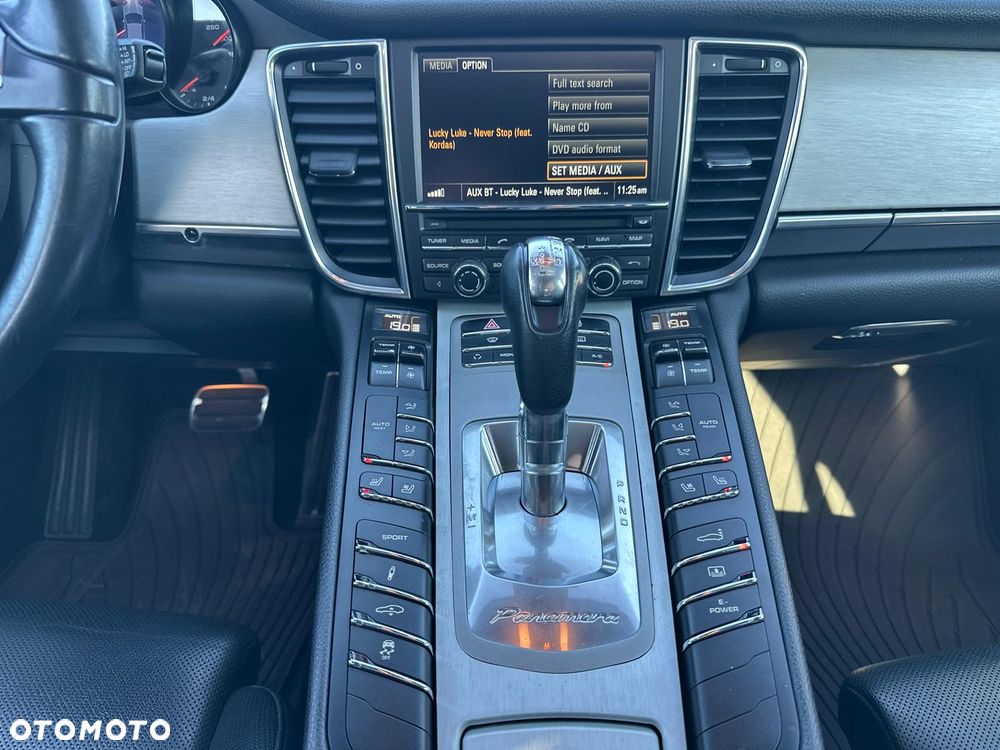 Porsche Panamera - 26