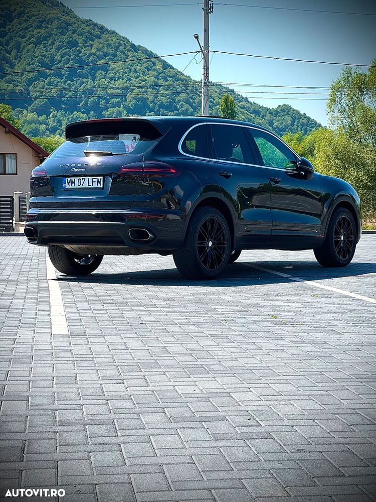 Porsche Cayenne 3.0 L - 16