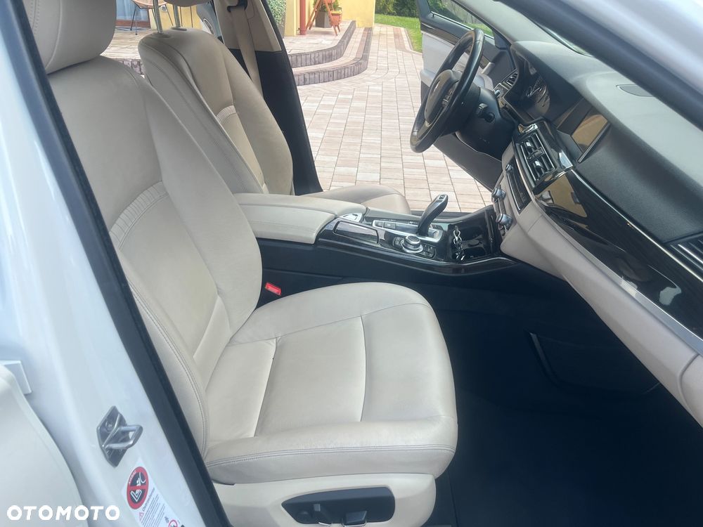 BMW Seria 5 528i xDrive Luxury Line - 18