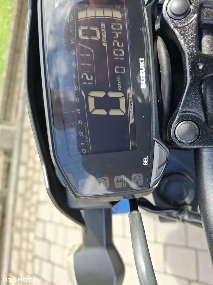 Suzuki GSX - 19