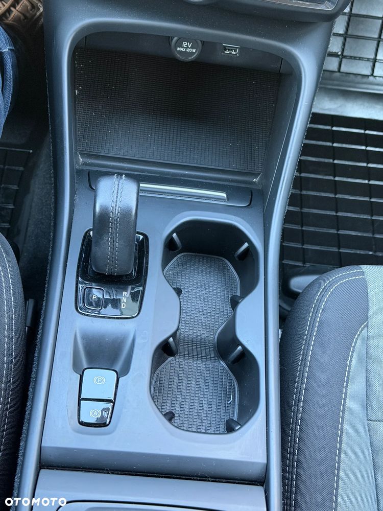 Volvo XC 40 T3 Momentum Pro - 9