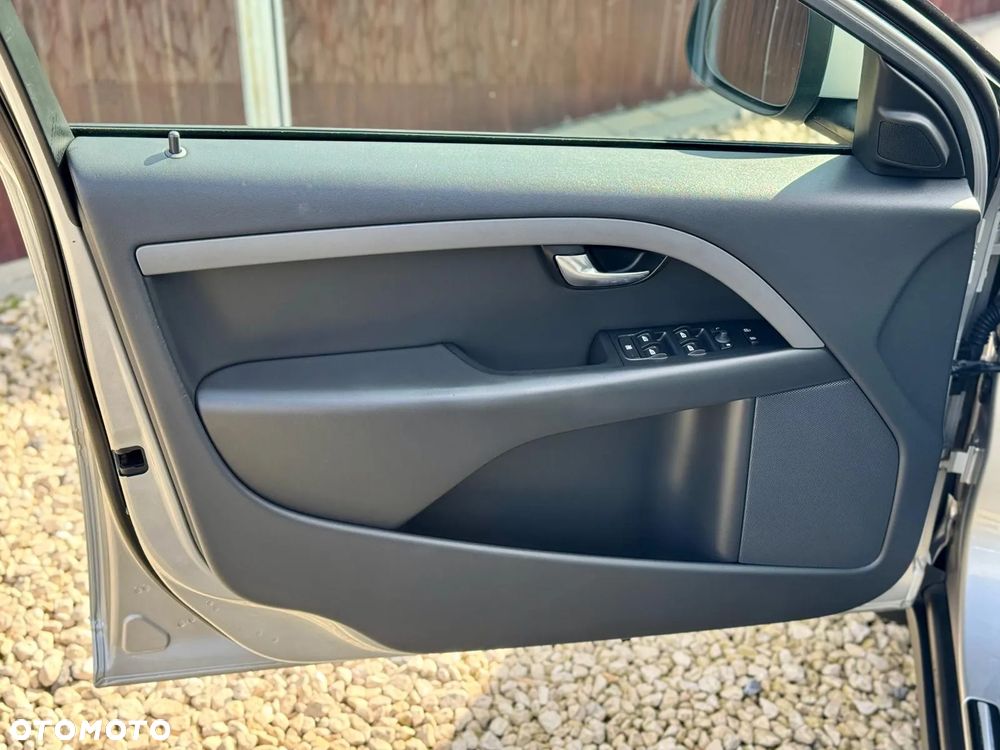 Volvo V70 2.0 Momentum - 13