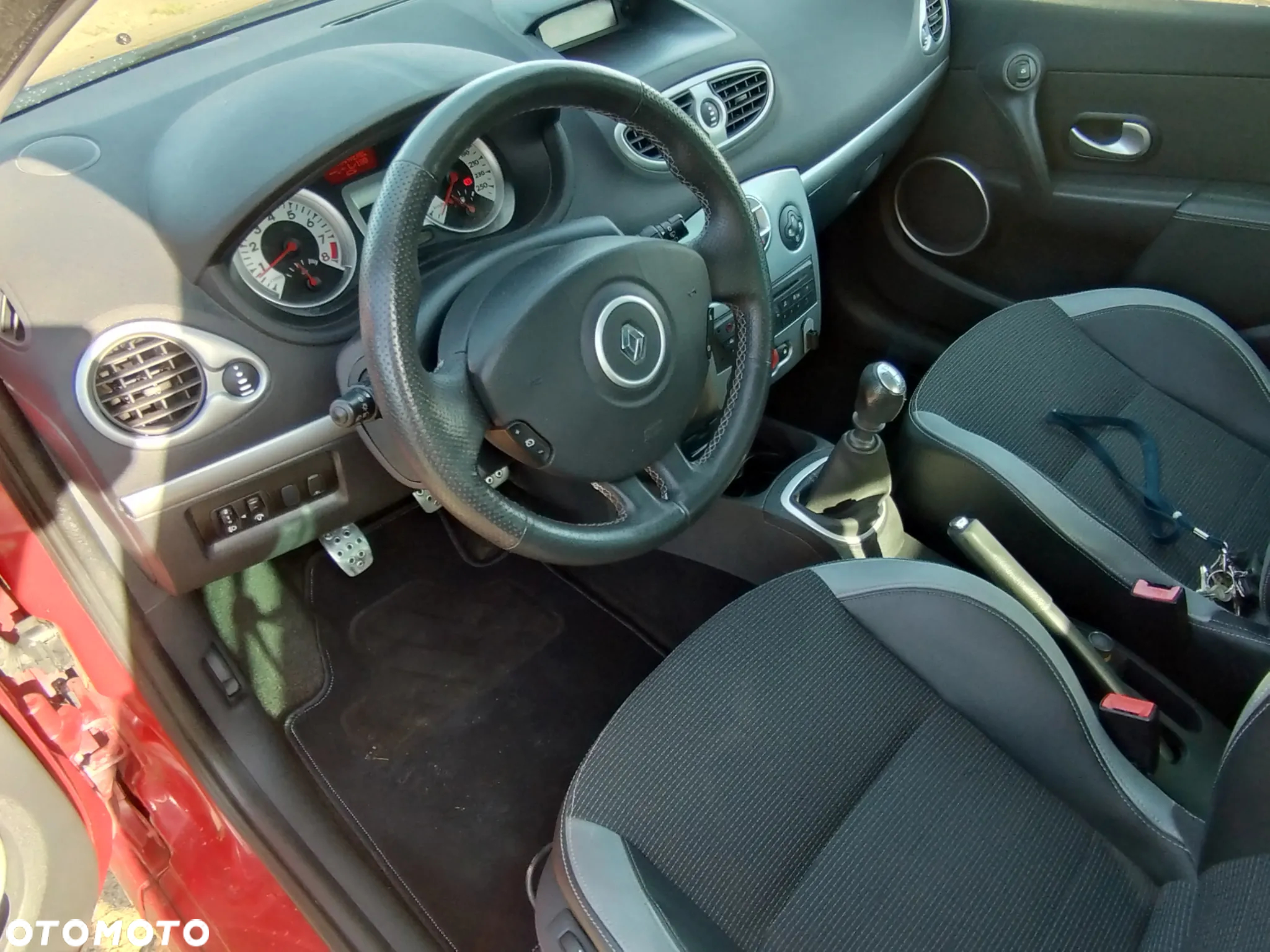 Renault Clio 1.6 16V 130 GT - 27